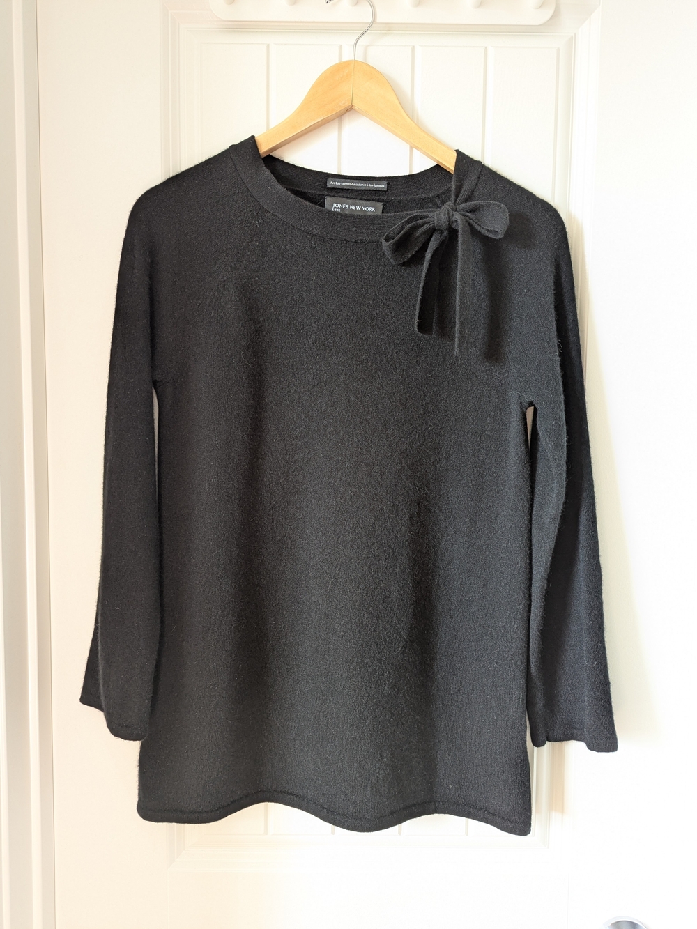 Womens Black Cashmere Sweater With Bow Size Large